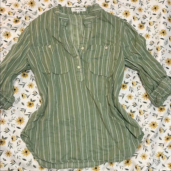 Eden & Olivia Green 3/4 Sleeve Buttoned Blouse - Picture 1 of 3